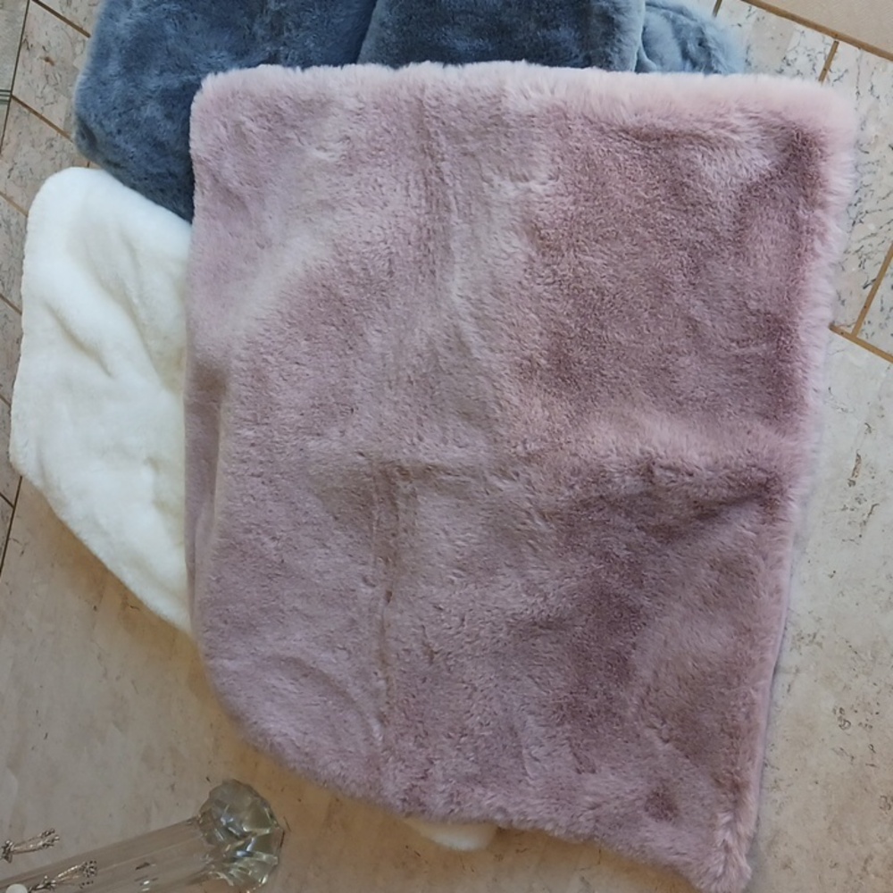 Pillow Cases 18x18" Faux Fur ...5 Cases,,see Description,all New - Picture 6 of 8